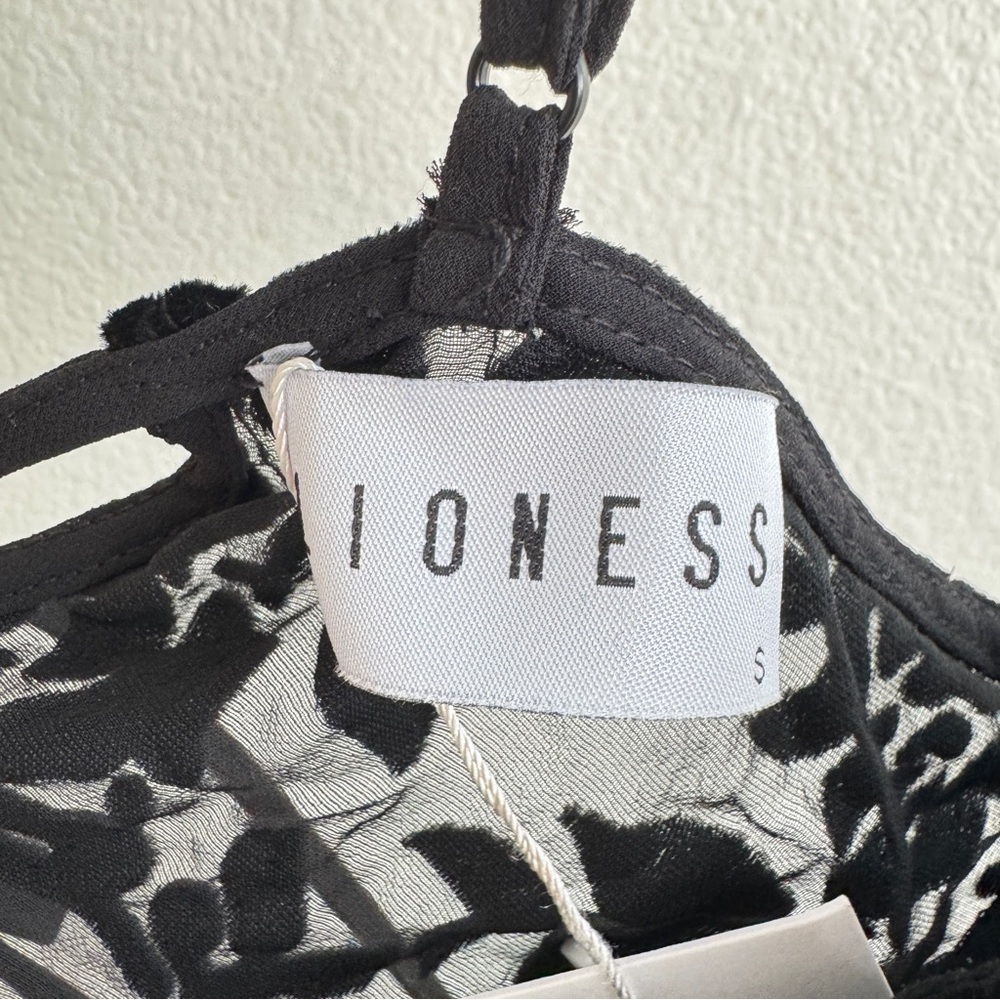 Lioness dress - Picture 5 of 8